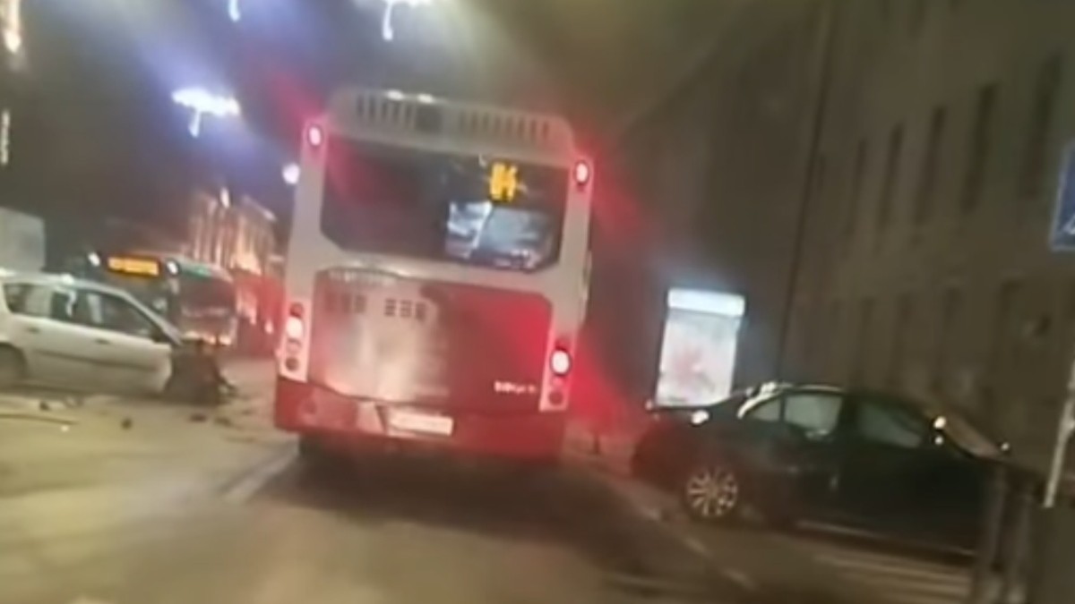 Dva putnička vozila sudarila se u Glavnoj ulici u Zemunu 