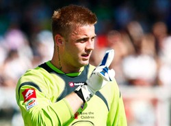 Piłkarz urodzony w Polsce pokonał Boruca. Zobacz wideo