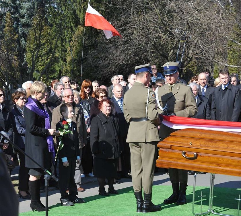 Drugi pogrzeb Gosiewskiego. Kaczyński pocieszał wdowę