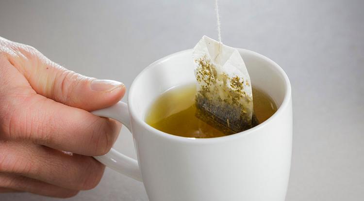 A forró tea rendszeres fogyasztása akár súlyos károkat is okozhat a torokban
