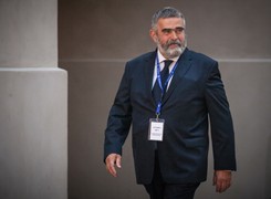 Jeden pracuje w TVP, drugi śpiewa. Kim są synowie Janusza Rewińskiego?