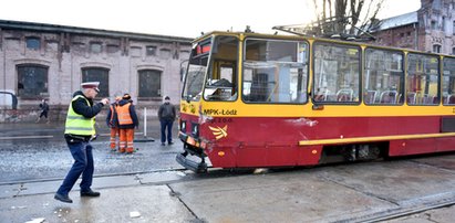 Kobieta wjechała prosto pod tramwaj