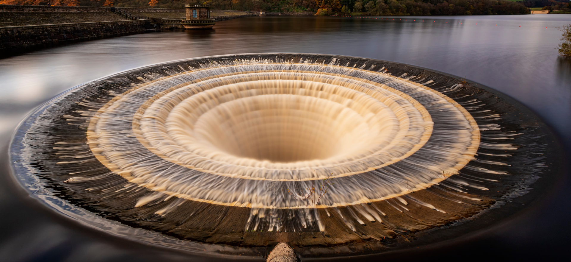 Ladybower Reservoir Czym Sa Tajemnicze Dziury Ktore Robia Ogromne Wrazenie Podroze