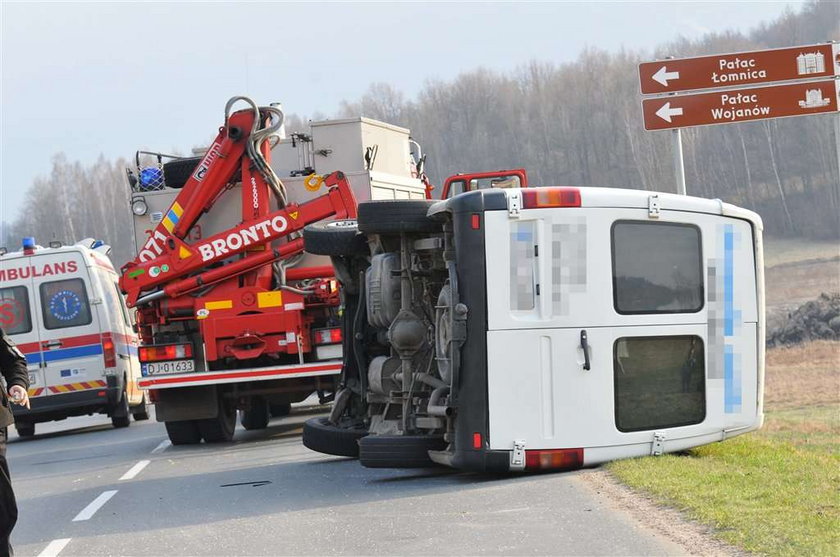 Dramat! Był pijany, wiózł młodzież busem i...