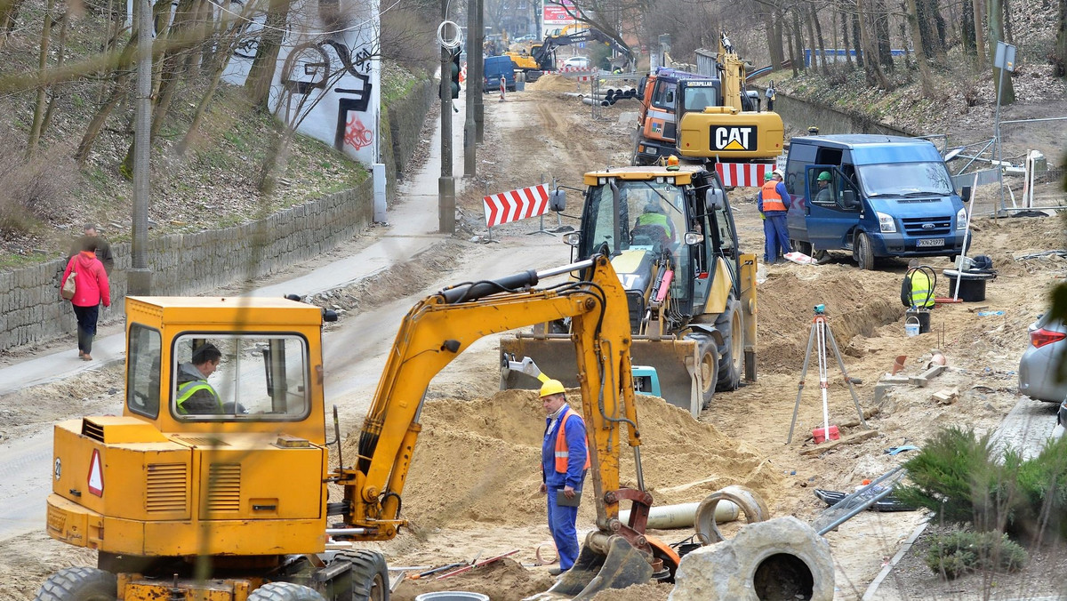 Remont ważnych gorzowskich ulic ciągnie się tak długo, że potrzebne było spotkanie prezydenta miasta z wykonawcą. Ustalono, że inwestycja - spóźniona już o cztery miesiące - będzie gotowa do 31 maja.