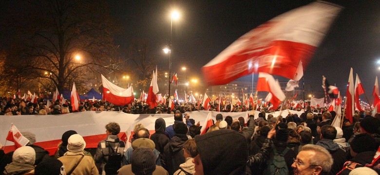 Jak telewizje relacjonowały 11 listopada? Raport KRRiT