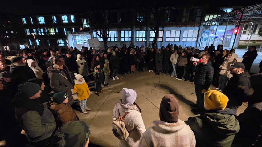 Nećemo dovesti decu u situaciju da im školska godina propadne, kaže Dimitrijević