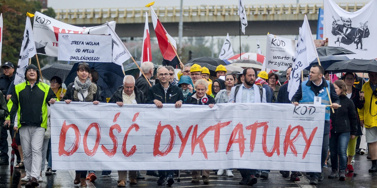 "Dość dyktatury!" Manifestacja KOD w Gdańsku