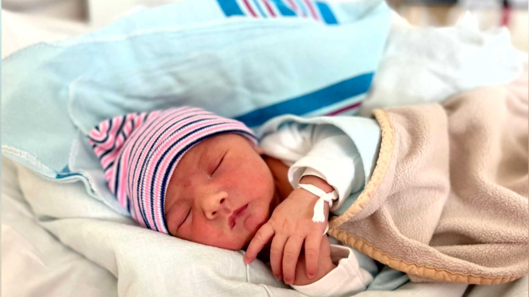 Malý Leo sa na svet poponáhľal. 