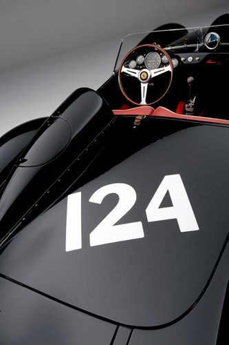 Ferrari model 250 Testa Rossa z 1957 roku sprzedano na aukcji za rekordową cenę 9 milionów euro.