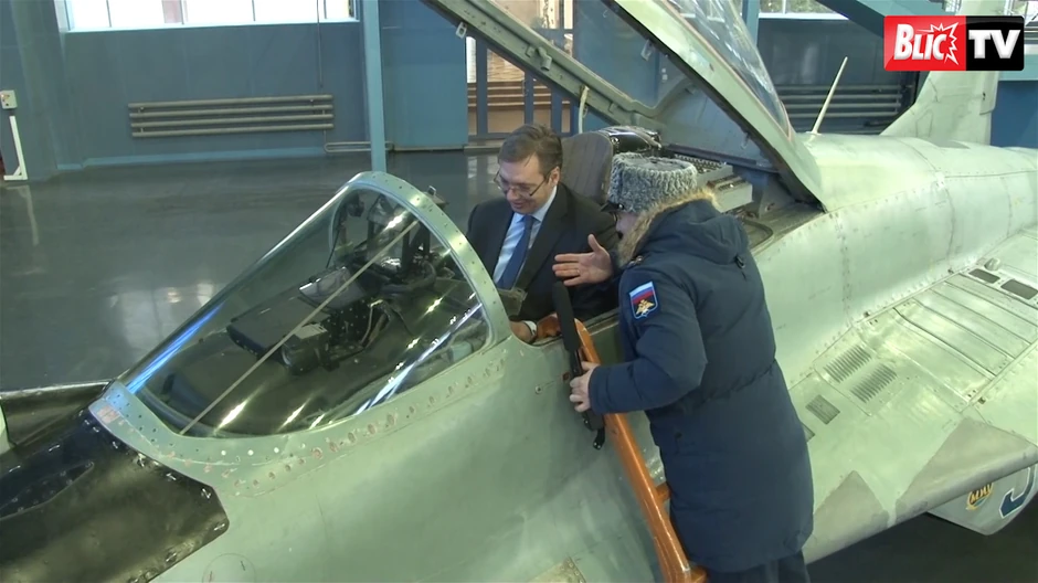 Vučić u ruskom MIG-u