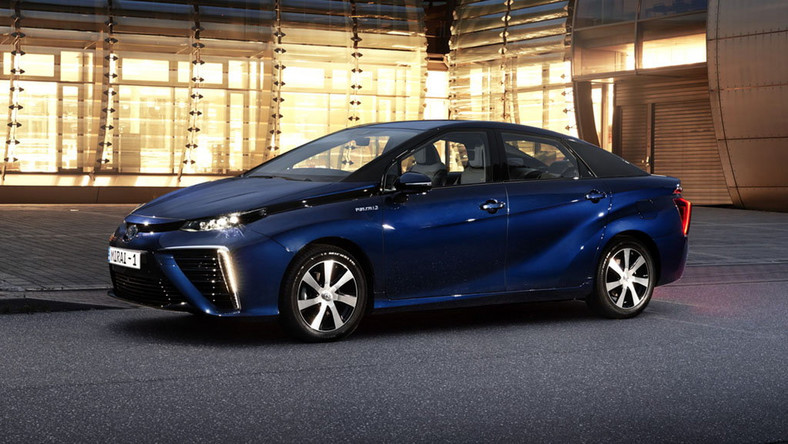 Toyota Mirai - zatankuj wodór i ruszaj w drogę.