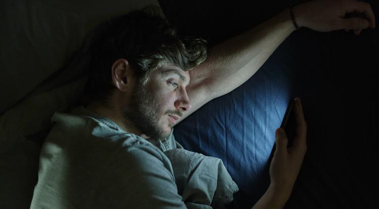 Elképesztő hatásai vannak annak, hogyha okostelefonozol lefekvés előtt. Fotó: Getty Images