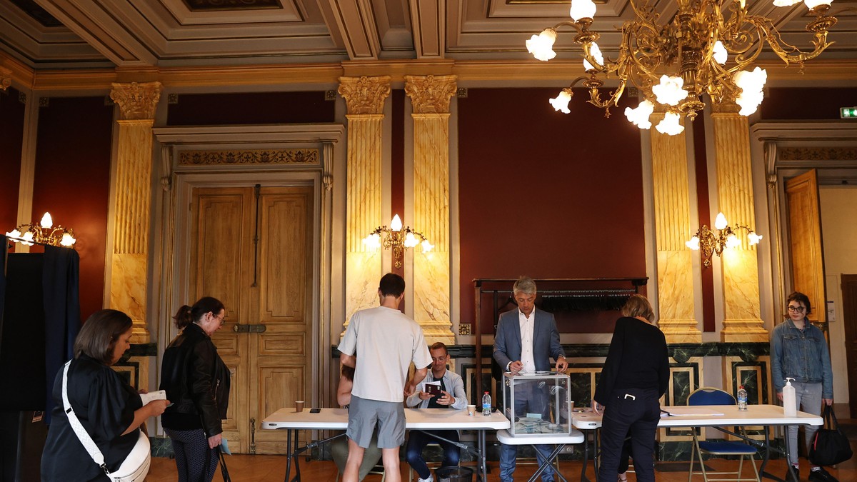 A francia baloldal felszólította Macront az új kormány kinevezésére