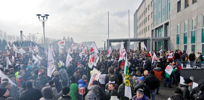 Lider strajkujących bierze 12 tys. zł, a górnicy...