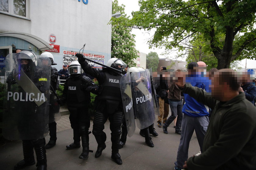 Zamieszki pod komisariatem przy ul. Trzemeskiej we Wrocławiu 