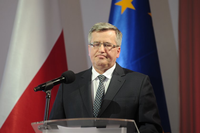 Komorowski przystąpił do kontrataku. Uderza w Dudę