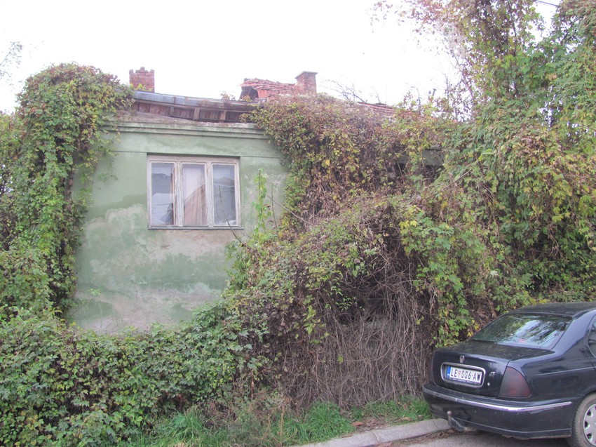 Stančićeva kuća sa koje se obrušio krov dok je on ležao u krevetu