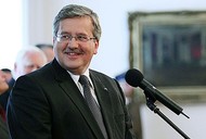 Bro Komorowski uśmiechnięty