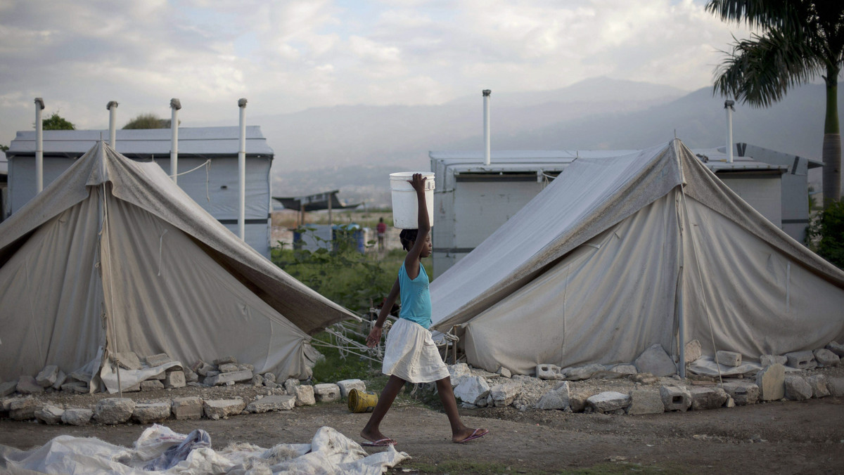 Niezwykle wysoki wskaźnik zgonów w następstwie epidemii cholery na Haiti zaczyna maleć w związku ze wzrostem świadomości ludzi i działaniami medyków - poinformowała w środę Światowa Organizacja Zdrowia (WHO) .