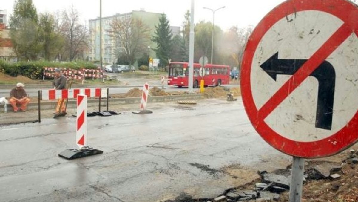 Kierowcy protestują przeciw ograniczeniu możliwości skrętu z ul. Filaretów w ul. Rzeckiego. Miasto nie zamierza ustąpić - informuje portal mmlublin.pl.