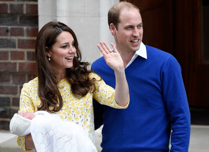 MAŁA BRYTYJSKA KSIĘŻNICZKA WYSZŁA ZE SZPITALA