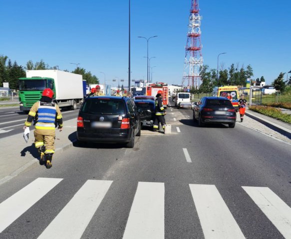 Na ul. Cementowej w Olsztynie zderzyły się cztery auta osobowe [ZDJĘCIA]