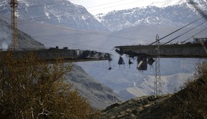 Srušeni most u Karadžu, zapadno od Teherana