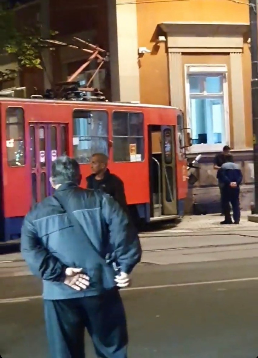 Tramvaj izleteo iz šina