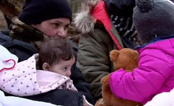 'Byli już 8-krotnie przerzucani przez polską straż graniczną'. Migranci znalezieni w lesie koło Narewki