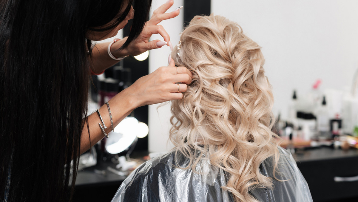 Próbna fryzura i makijaż ślubny - 10 rzeczy, o których powinnaś pamiętać 