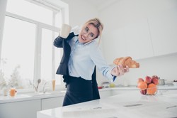 Śniadanie w biegu? TYCH rzeczy nie powinno się wrzucać do pustego żołądka