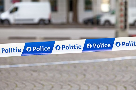 DEVOJKA (27) UPALA U ŠAHT DUBOK 5 METARA, PA OSTALA ZAROBLJENA Prolaznik čuo VRISKU I JAUKE, a onda zatekao jeziv prizor