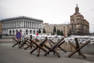Rosja próbuje zdobyć Rubiżne i Popasną. W nocy eksplozje słyszane w Kijowie i innych miastach