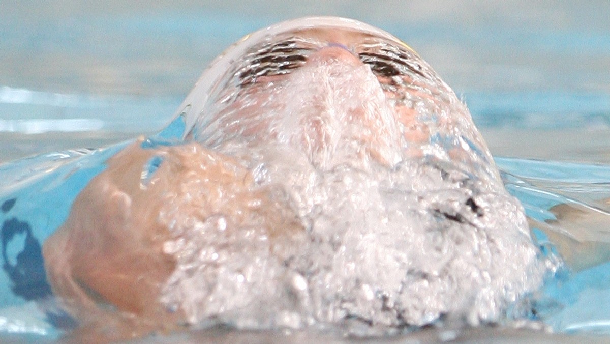 Radosław Kawęcki z Kornera Zielona Góra wywalczył złoty medal na dystansie 200 metrów stylem grzbietowym podczas mistrzostw Europy juniorów w pływaniu, które odbywają się w Pradze.