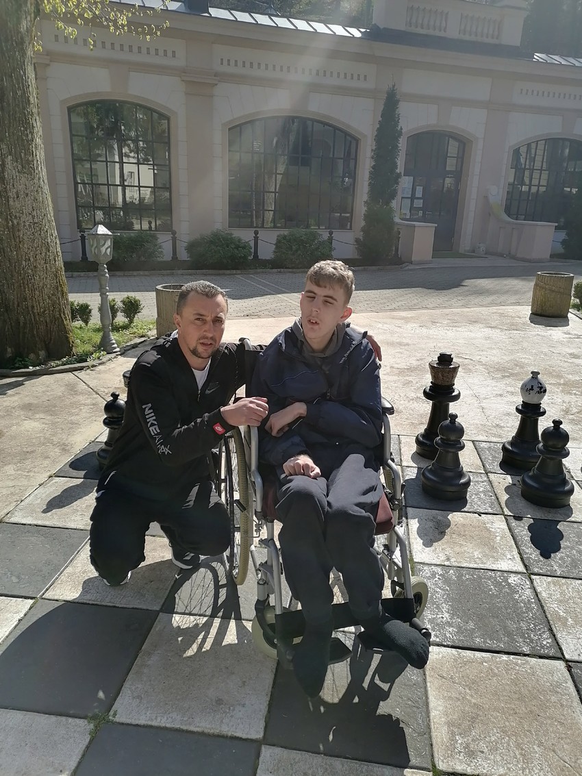 Milan sa ocem Ivanom tokom rehabilitacije u Banji