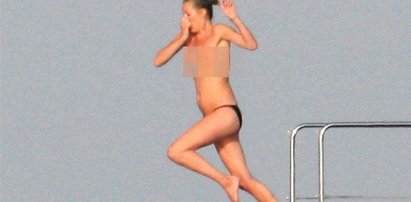 Tak wypoczywa Kate Moss. Topless!