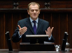 Tusk kłóci się z Kaczyńskim o pieniądze