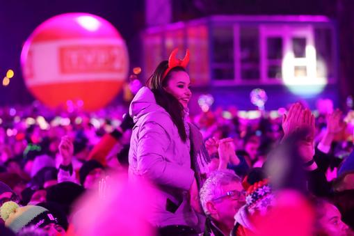 Zakopane, 31.12.2019. Publiczność Sylwestra Marzeń z Dwójką, 31 bm. na górnej Równi Krupowej w Zakopanem. W tym roku gwiazdami Sylwestra Marzeń będą m.in. Boys, Maryla Rodowicz i Viki Gabor. (amb) PAP/Grzegorz Momot