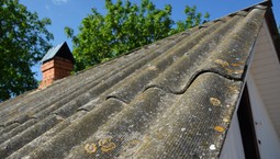 Te dachy muszą zniknąć. Właściciele domów muszą liczyć się z kosztami