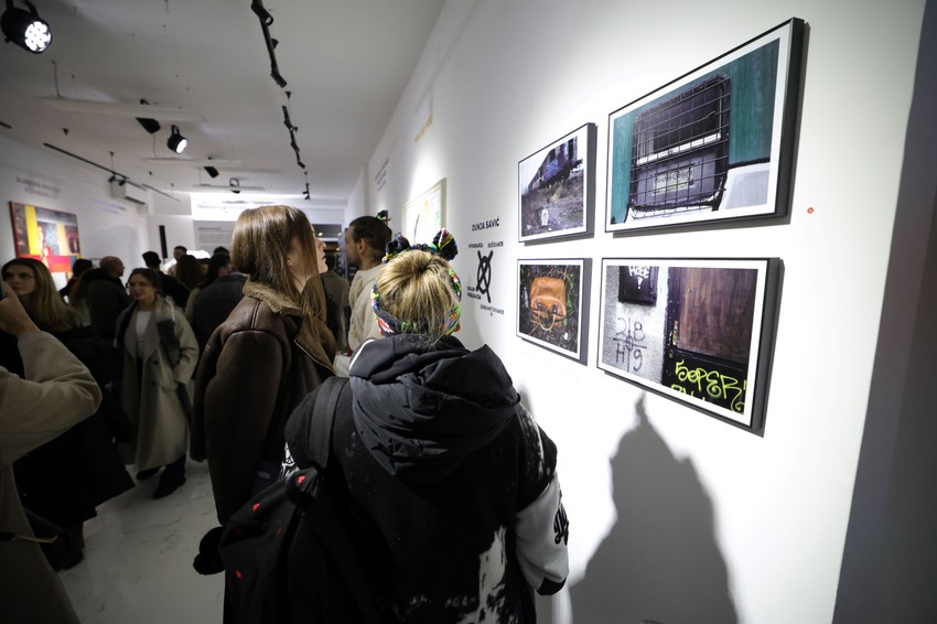 otvaranje izložbe "Nismo umetnici"