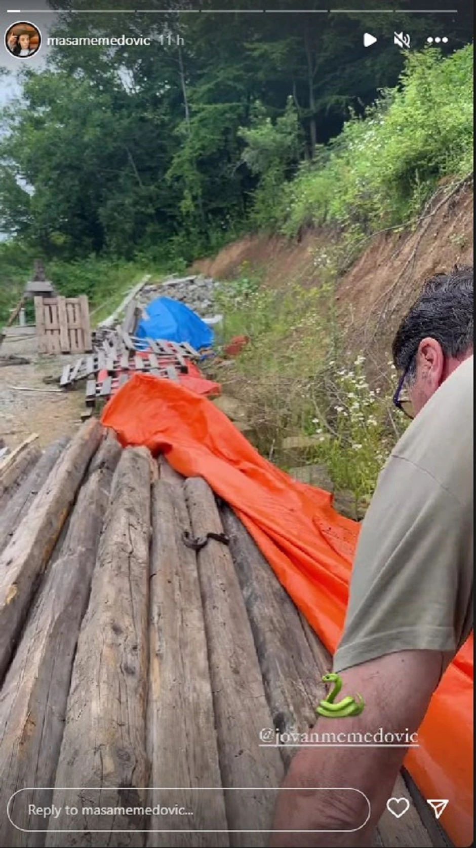 Jovan Memedović sa zmijom