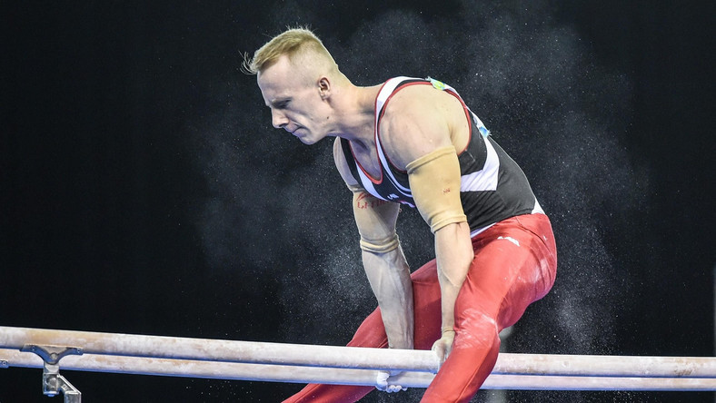 Sebastian Cecot (AZS AWFiS Gdańsk) i Piotr Kiełbik (AZS AWF Kraków) słabo zaczęli występy biało-czerwonych na 29. Letniej Uniwersjadzie w Tajpej. Dwaj polscy gimnastycy wykonywali trudne układy, ale nie ustrzegli się błędów.