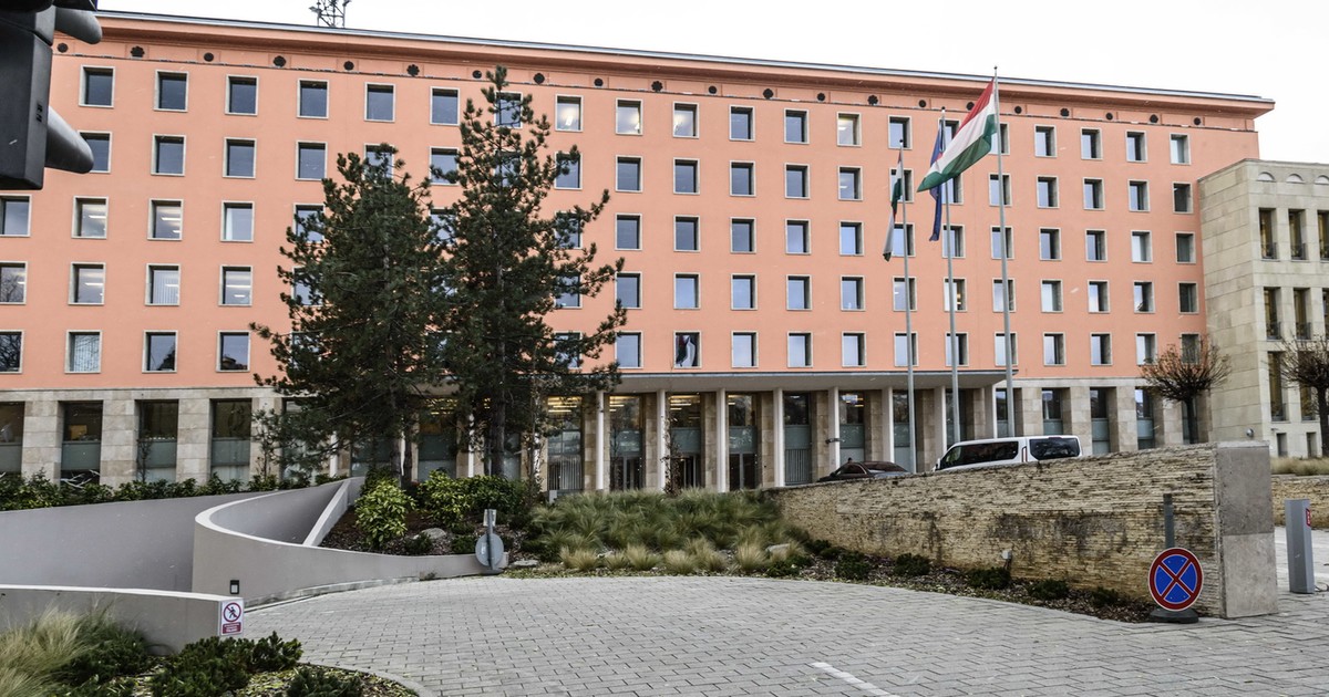 Jelentős zuhanással indult a hét a tőzsdén – az OTP, a Mol és a Richter részvényei is mélyrepülésben