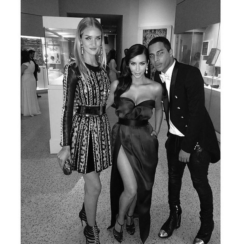 Rosie Huntington, Kim Kardashian i Oliver Rousteing na gali Met