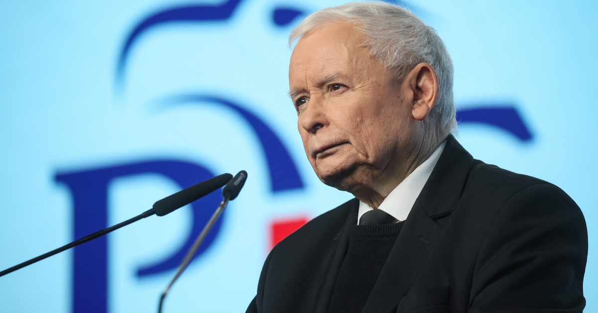 Kulisy zadziwiającej konferencji Jarosława Kaczyńskiego. "Został z ręką w nocniku"