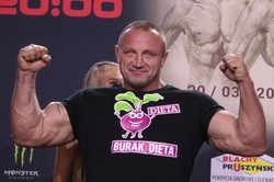 Mariusz Pudzianowski w 72. sekundy "poskładał" ochroniarza Marcina Gortata