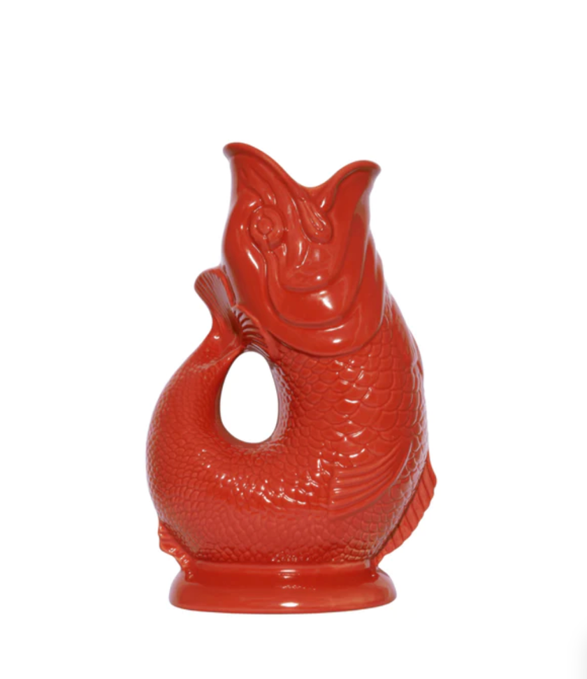 Rote «Glickigluck Karaffe» in XL von Wade Ceramics für 53 Franken, via Gluckigluck.