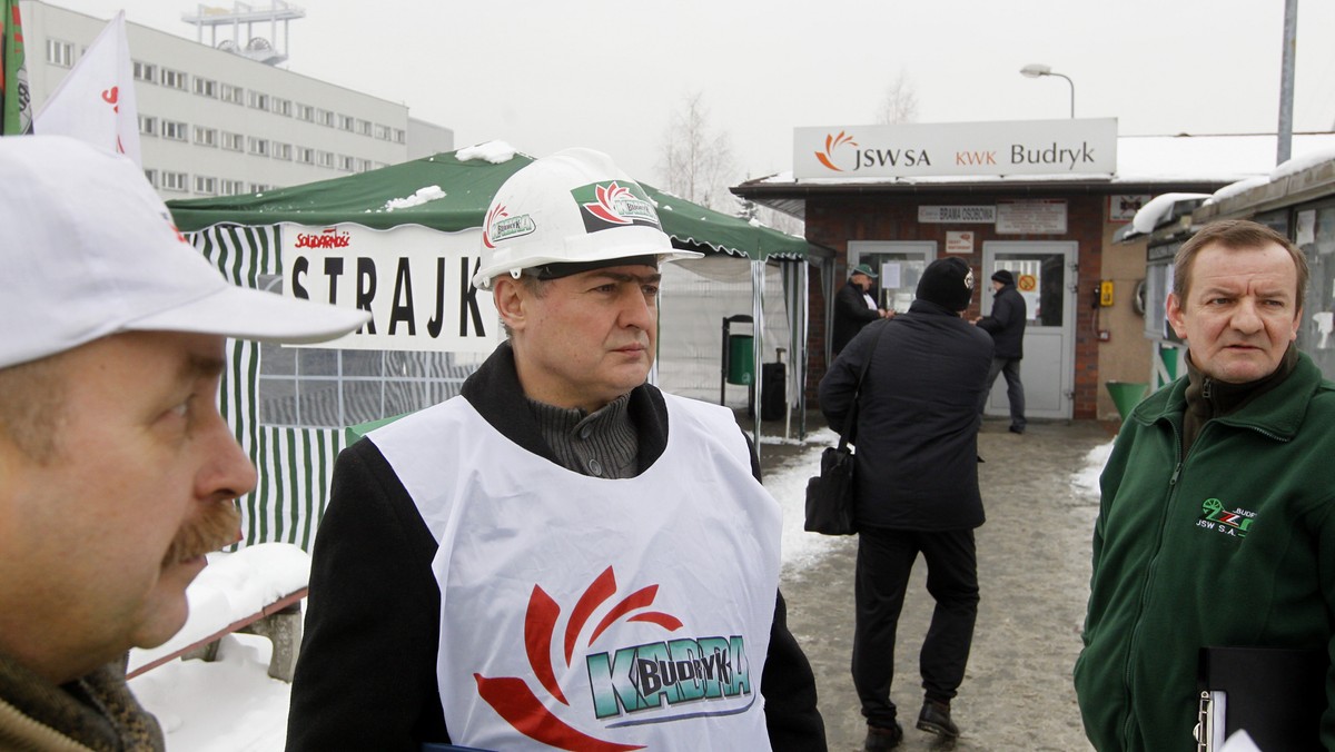 Po około dwugodzinnym spotkaniu zarządu Jastrzębskiej Spółki Węglowej ze związkami, które od środy prowadzą strajk w kopalniach spółki, rozmowy zostały przerwane. Mają być kontynuowane w poniedziałek – z udziałem mediatora.