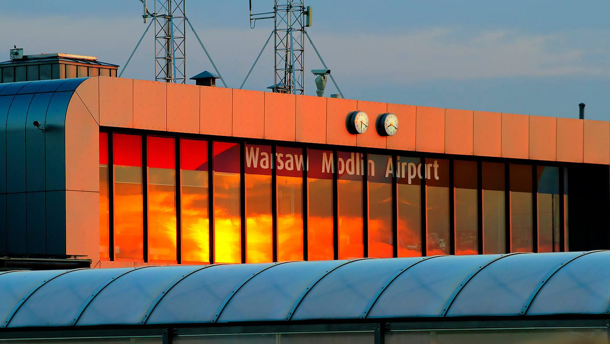 Ponad 930 tysięcy pasażerów obsłużonych w ciągu jednego miesiąca na Lotnisku Chopina w Warszawie i prawie ćwierć miliona podróżnych w Modlinie. To był pod tym względem najlepszy kwiecień w historii portu na Okęciu oraz najlepszy miesiąc w historii tego drugiego lotniska. Ich władze spodziewają się, że w najbliższym czasie padną kolejne rekordy.
